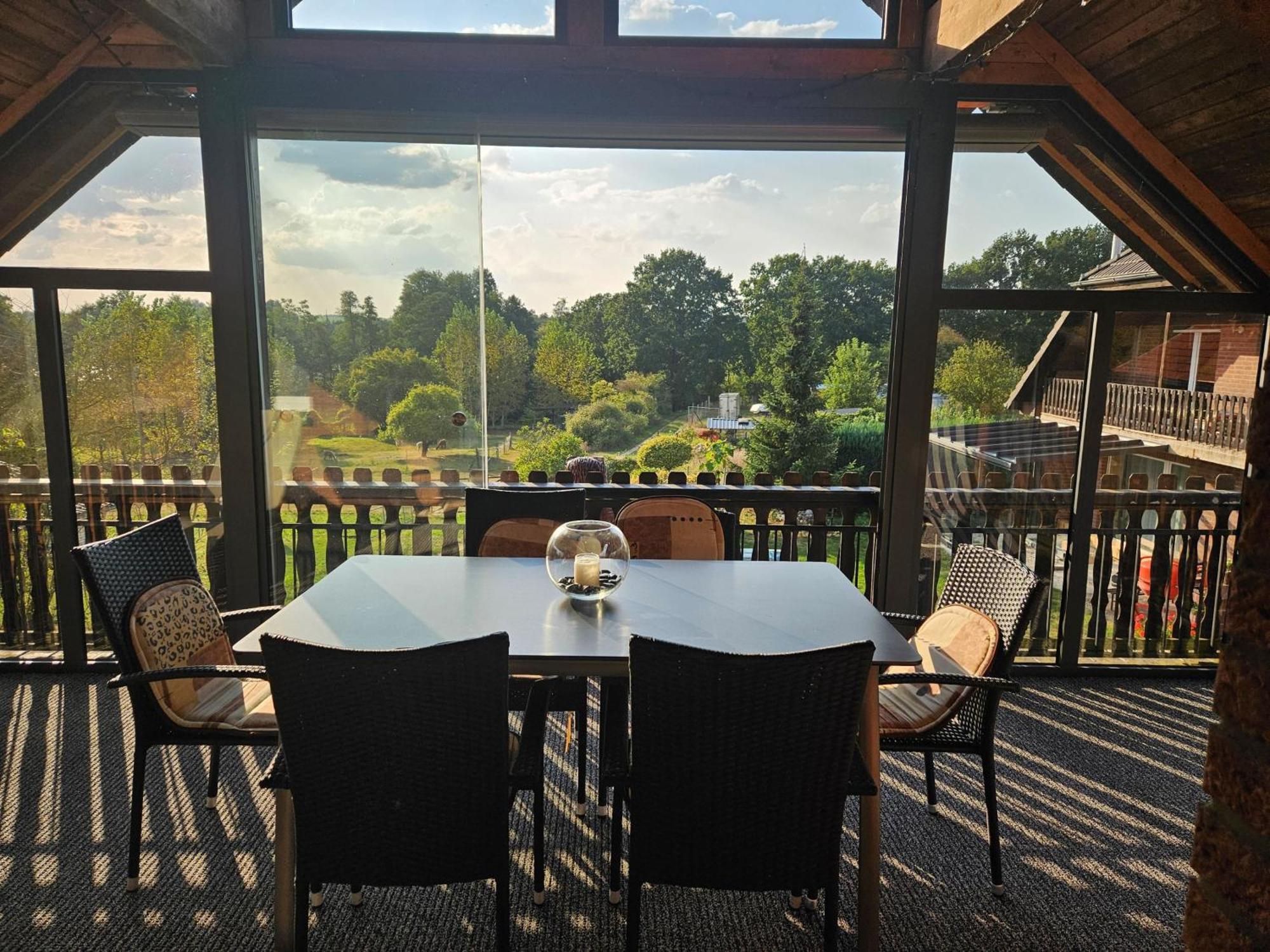 Fewo Mit Balkon, Zimmermann Apartamento Strasen Exterior foto